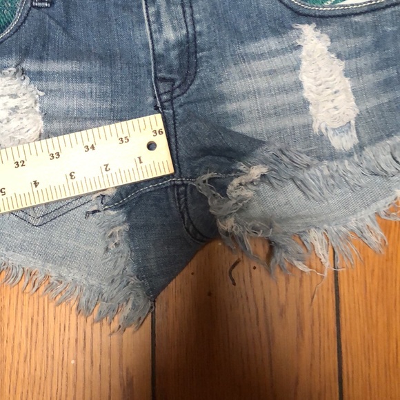 Empyre denim distressed, cut off Jean shorts embroidered pocket size 7 - Picture 9 of 9